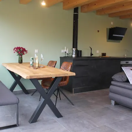 Haus 3laendereck At-slo-it An Der Piste أرنولدشتاين